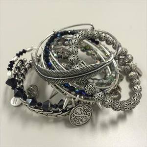 ALEX AND ANI 【0008】Bangle
