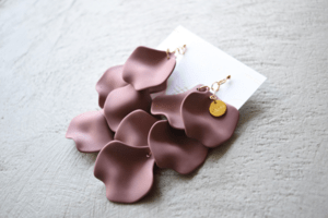 Matilda rose mat petal fringe/イヤリング