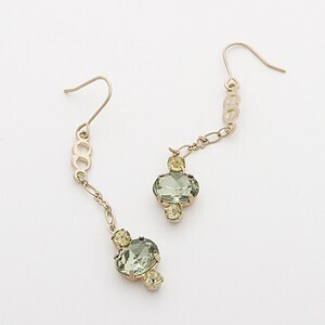 raffia Luz long pierced
