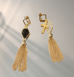 Brooklyn Charm スモーキークォーツ×ラディアンクロスチェーンタッセルスクエアフレームキャッチピアス(4780J0127)