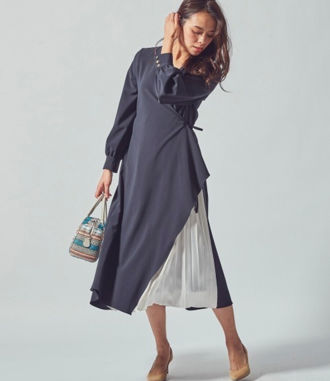 Viaggio Blu カシュクールサテンプリーツツカイワンピース