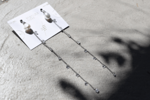 Matilda rose natural stone pearl chain /イヤリング