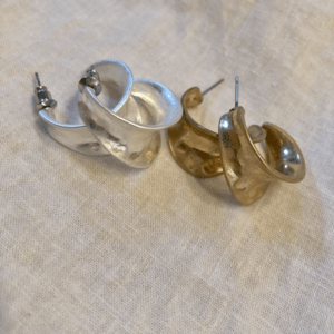 one sea nuance hoop pierce