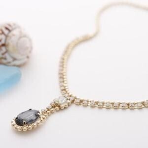 raffia Jewel Casket / Kivi black necklace