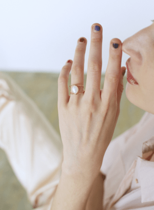 ROOM angel pearl ring