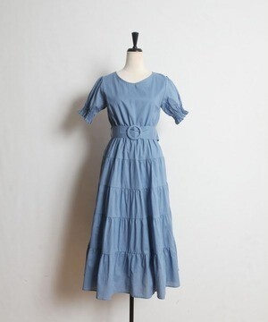 tocco くるみバックルベルト付きパフスリーブティアードコットンワンピース