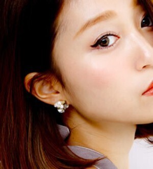 raffia Luce Costante / Neige mini pierced & earring