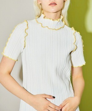 INella ランダムタックメローハーフスリーブトップス