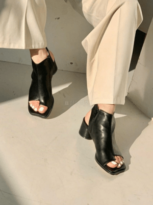 one sea Tong leather sandal