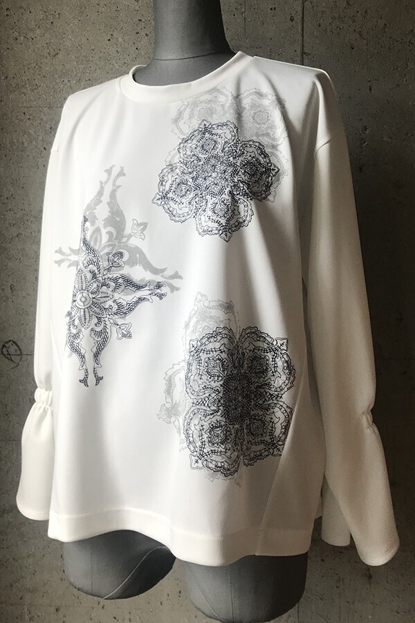 GARDE COLLECTIVE タイルプリント刺繍の長袖カットソー