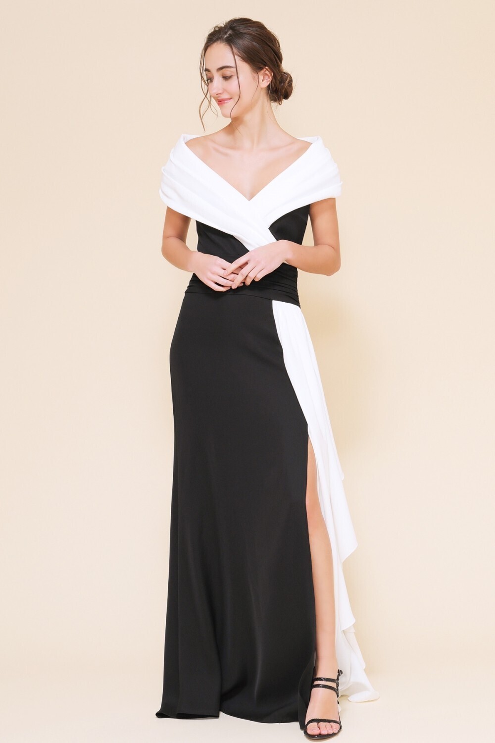 TADASHI SHOJI ブラック プリーツラッフル ロングドレス