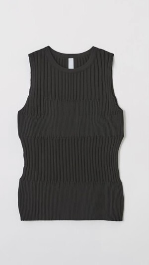 CFCL FLUTED TOP - BLACK -