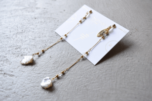 Matilda rose natural  flesh pearl swarovski chain イヤリング