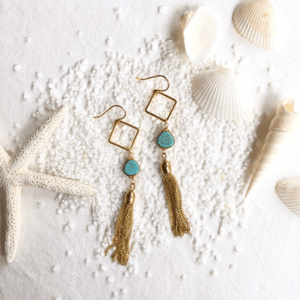 Brooklyn Charm チャイニーズターコイズ ×タッセルチェーンスクエアフープピアス
