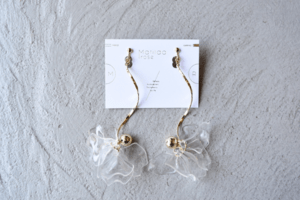 Matilda rose mat petal twist clear /ピアス