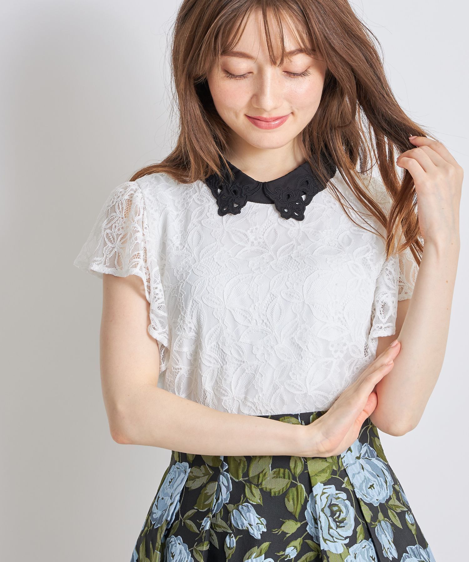 tocco カットワーク刺繍襟×レース切り替えバイカラーブラウス