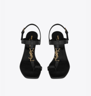 SAINT LAURENT サンダル “カサンドラ”（スムースレザー/ゴールドトーンロゴ）