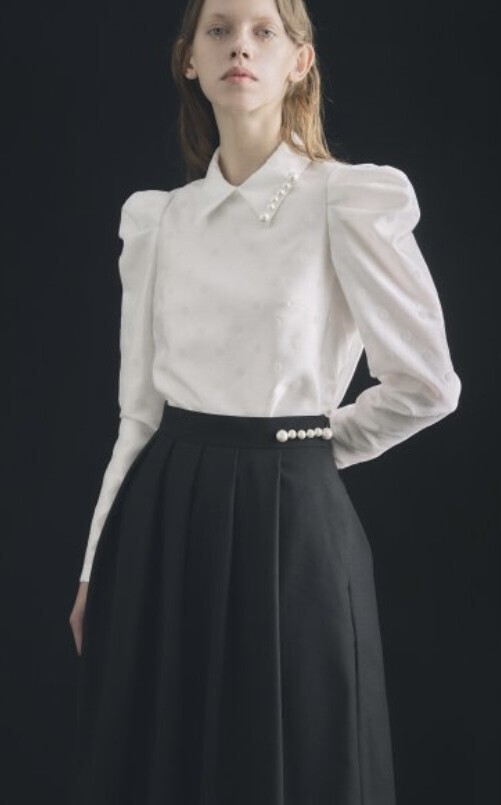 hue DAY TO EVENING PUFF CUP SLEEVE BLOUSE