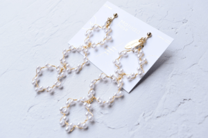 Matilda rose wire pearl connected イヤリング