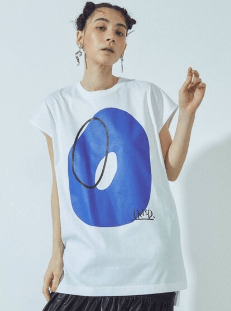 UN3D. サークルグラフィックTシャツ