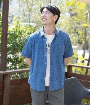 Hush Puppies 綿麻総柄ジャガードシャツ