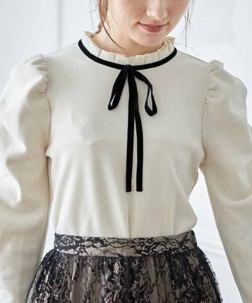 tocco リボン付きプチハイネックパワーショルダーリブカットソープルオーバー