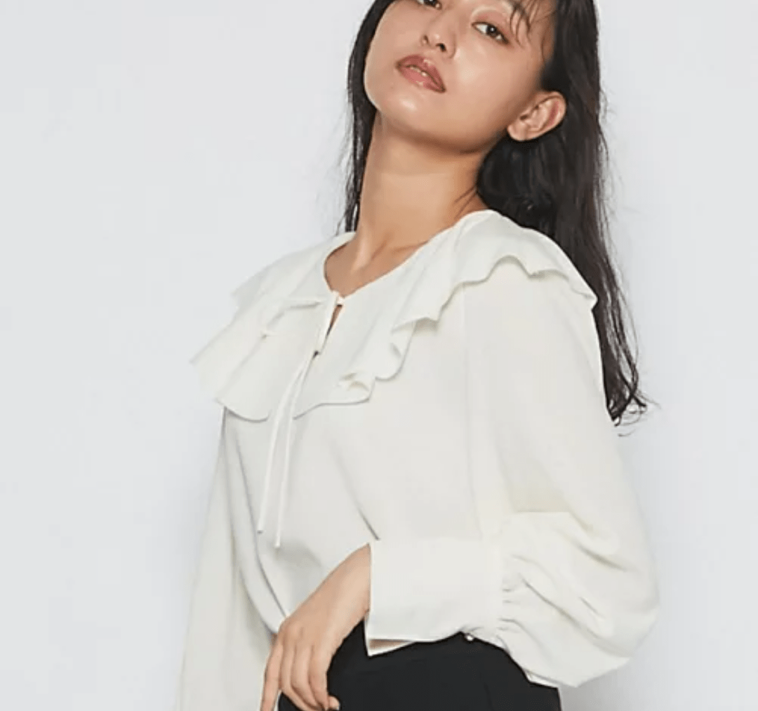 La boutique BonBon ラッフルカラーブラウス