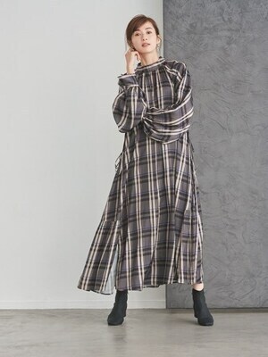 emmi 【emmi atelier】ハイネックバックリボンワンピース