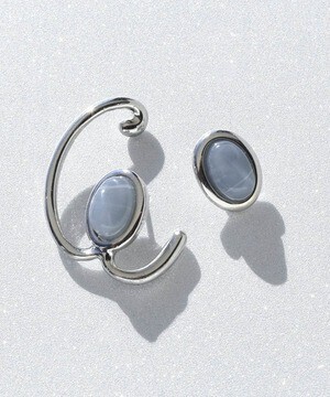 GOLDY アシンメトリー トリプレット シェイプ ピアス