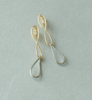 GOLDY INFINITY TWIST CHAIN EARRING