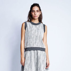 LADYMADE Line Cut Sleeveless Top