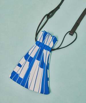 UNITED TOKYO グラフィックニットサコッシュ(FREE　BLUE): : WOMENS｜UNITED TOKYO ONLINE STORE