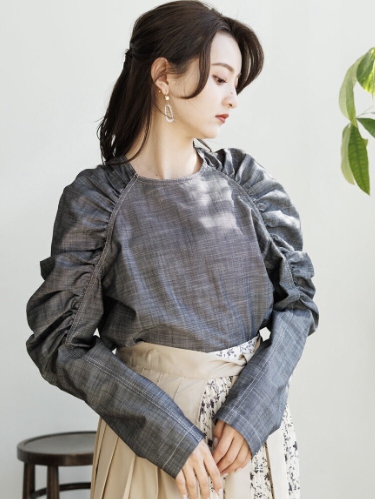LADYMADE ギャザーショルダーデニムブラウス
