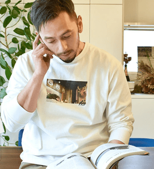 In’crewsive インクルーシブ フォトプリントロングスリーブTシャツ