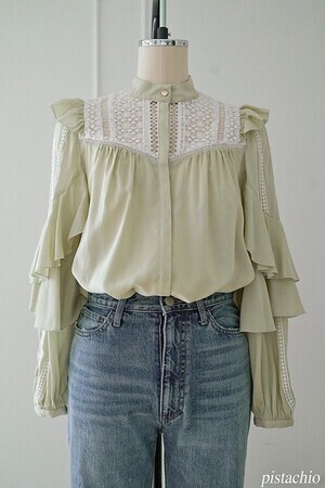 Her lip to Easy to love blouse