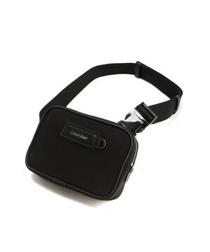 Calvin Klein アーバン ユーティリティ ハーネス バッグ