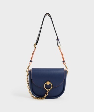 CHARLES & KEITH チャンキーチェーンリンク サドルバッグ