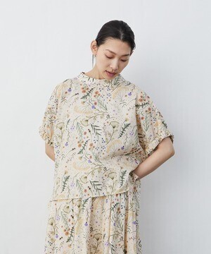LOISIR 綿麻ローンGardenプリントブラウス