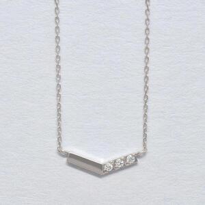 TAKE-UP K10 アイスブルーダイヤモンドV字3石ネックレス