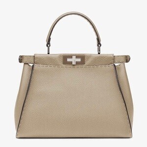 FENDI ピーカブーレザーミディアムバッグ ICONIC MEDIUM