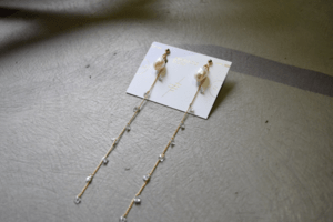 Matilda rose natural pearl long crystal chain/イヤリング