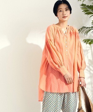 SALON adam et rope' ボリューム袖バンドカラーギャザーチュニック