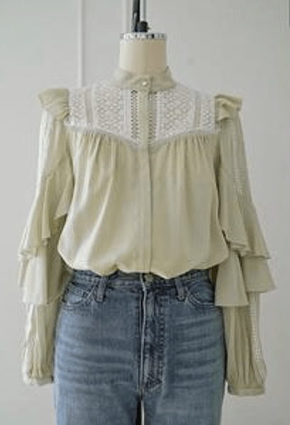 Her lip to Easy to love blouse