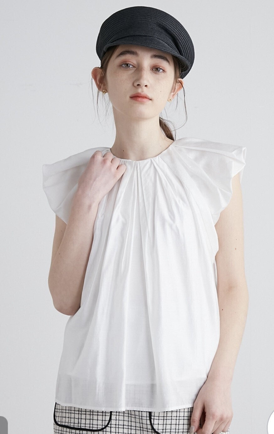 Lily Brown タックボリュームトップス