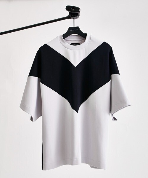 UNITED TOKYO VカッティングTシャツ