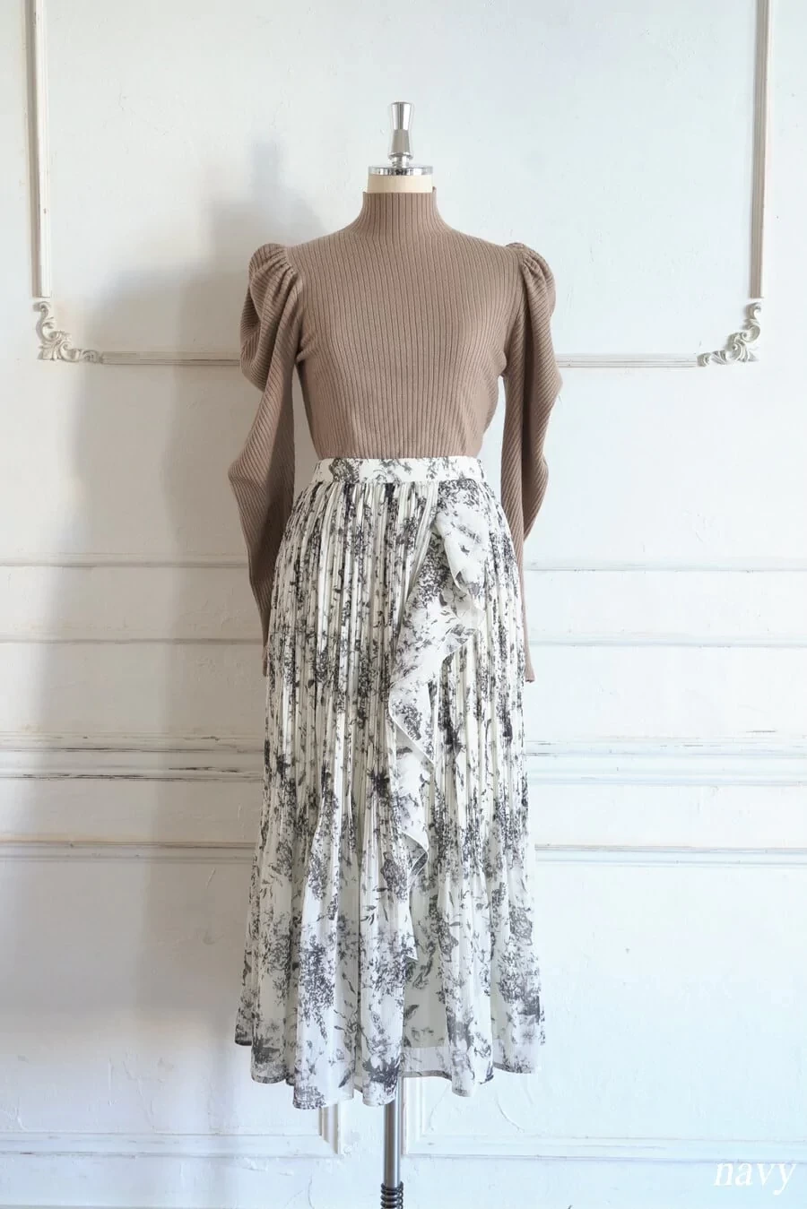 her lip to Pleated Chiffon Long Skirt