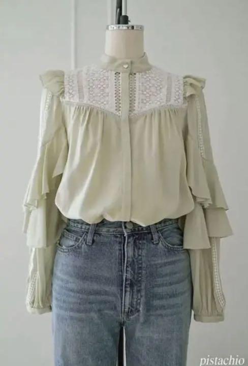 her lip to Easy to Love Blouse