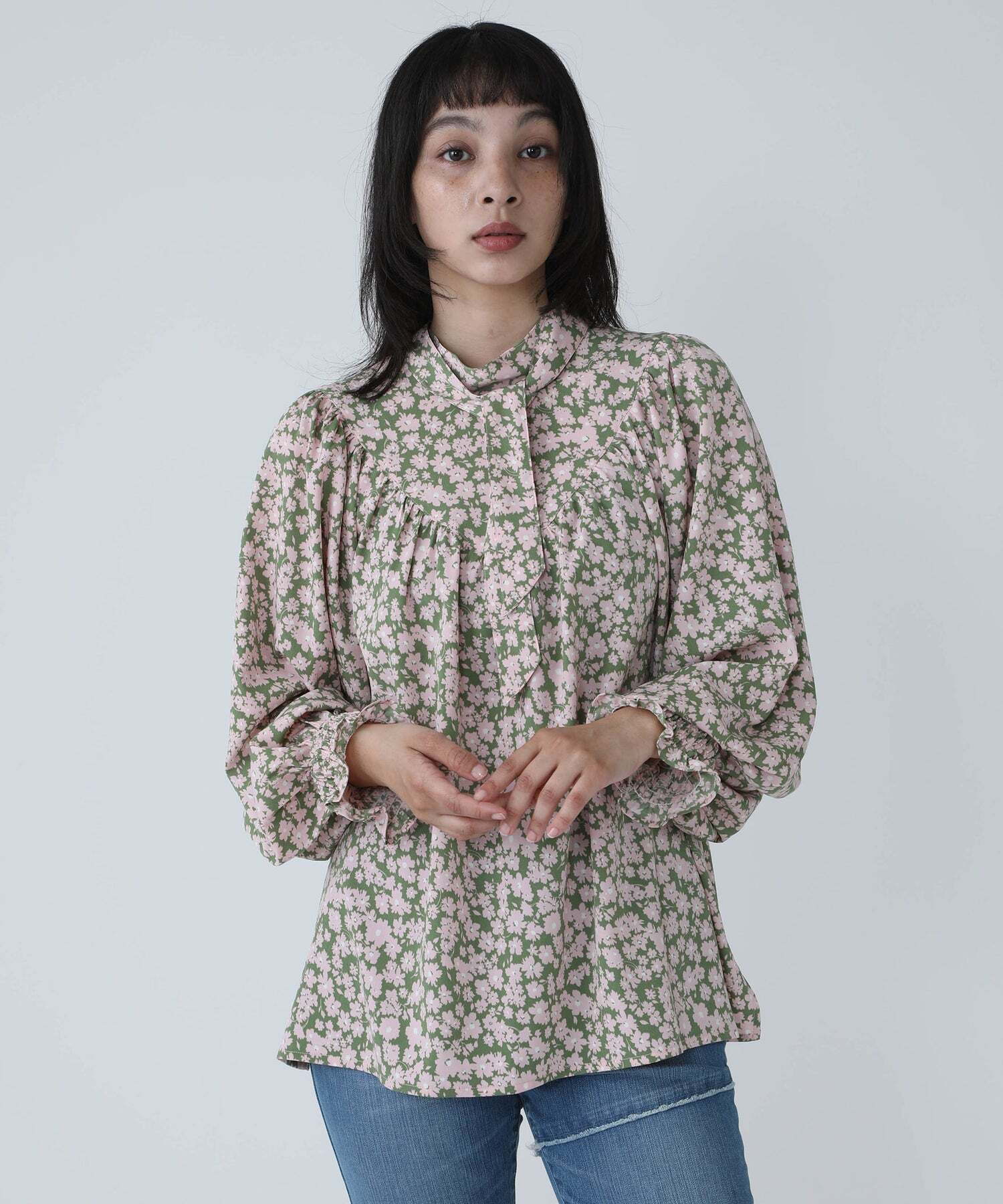 Mylanka 花柄ボウタイブラウス