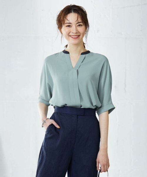 ICB Back Satin Amunzen キーネックブラウス