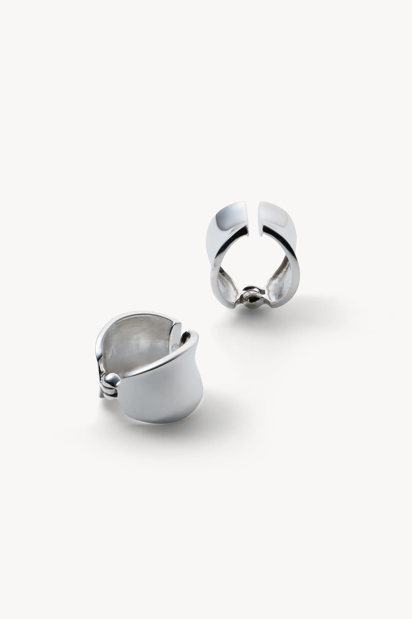 DAUGHTERS JEWELRY Petal earrings